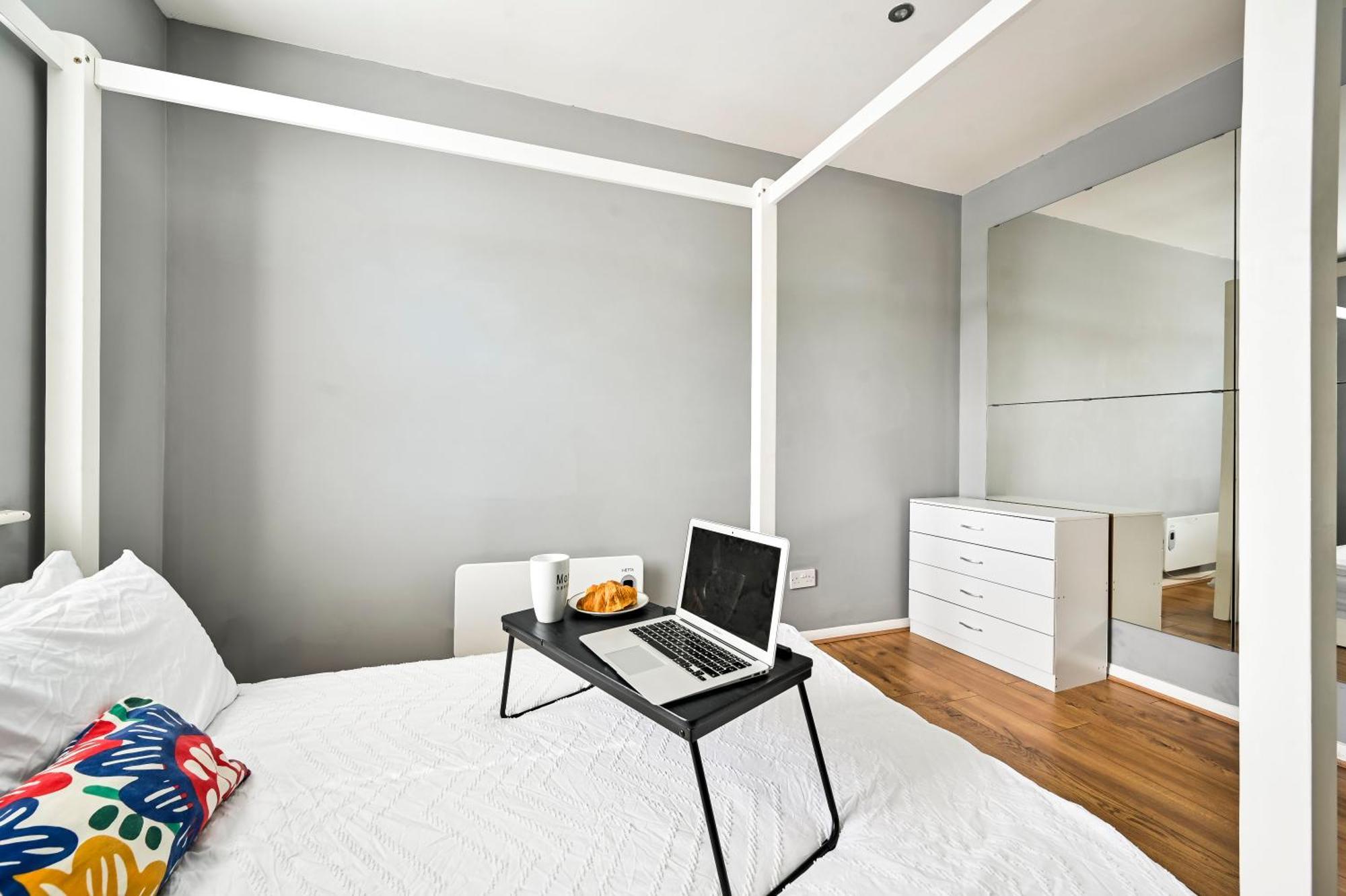 Ferienwohnung Cosy 1-Bed E15, Sleeps 4, 1 Min From Tube Station Near O2 Arena London Exterior foto