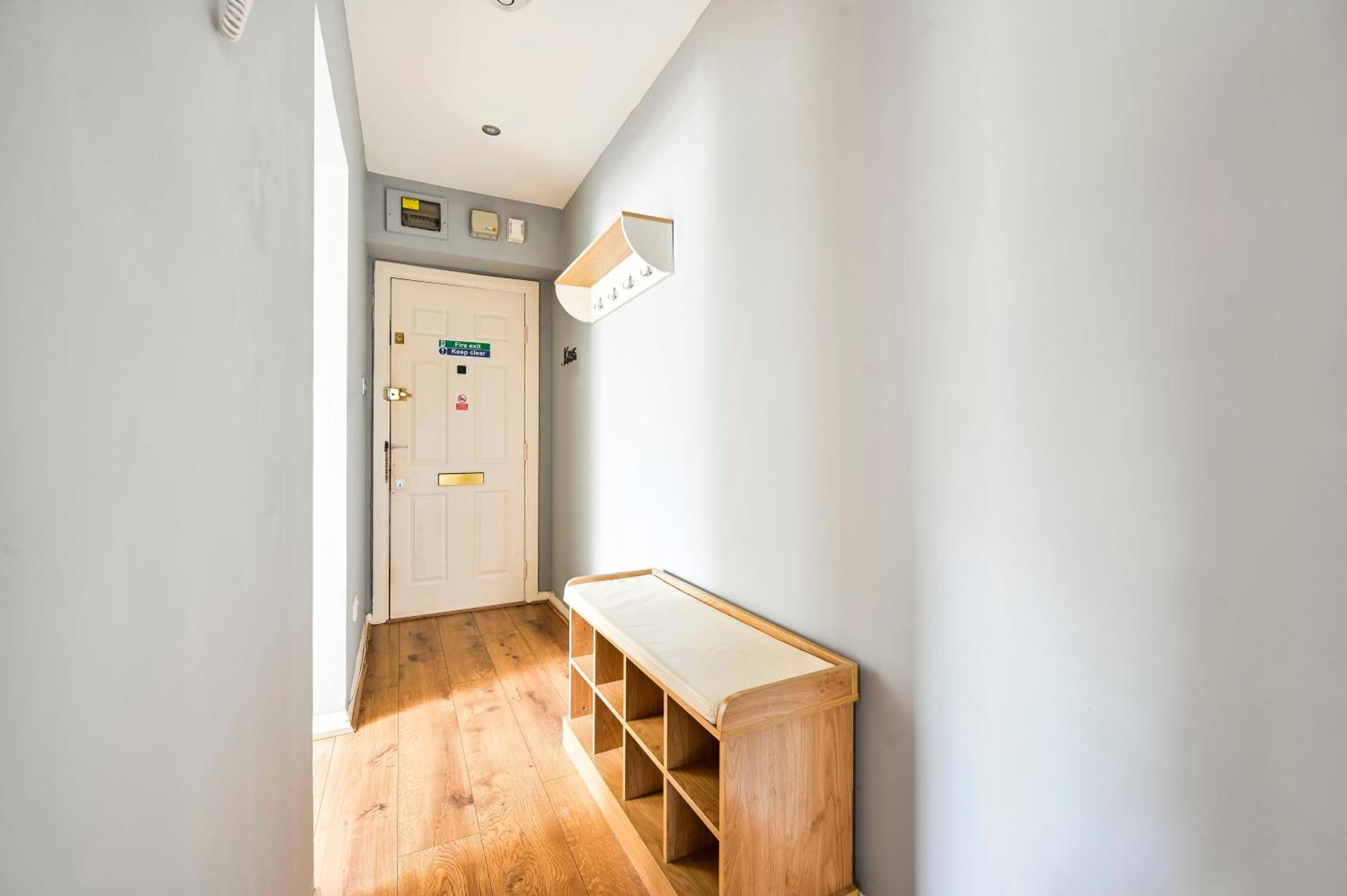 Ferienwohnung Cosy 1-Bed E15, Sleeps 4, 1 Min From Tube Station Near O2 Arena London Exterior foto