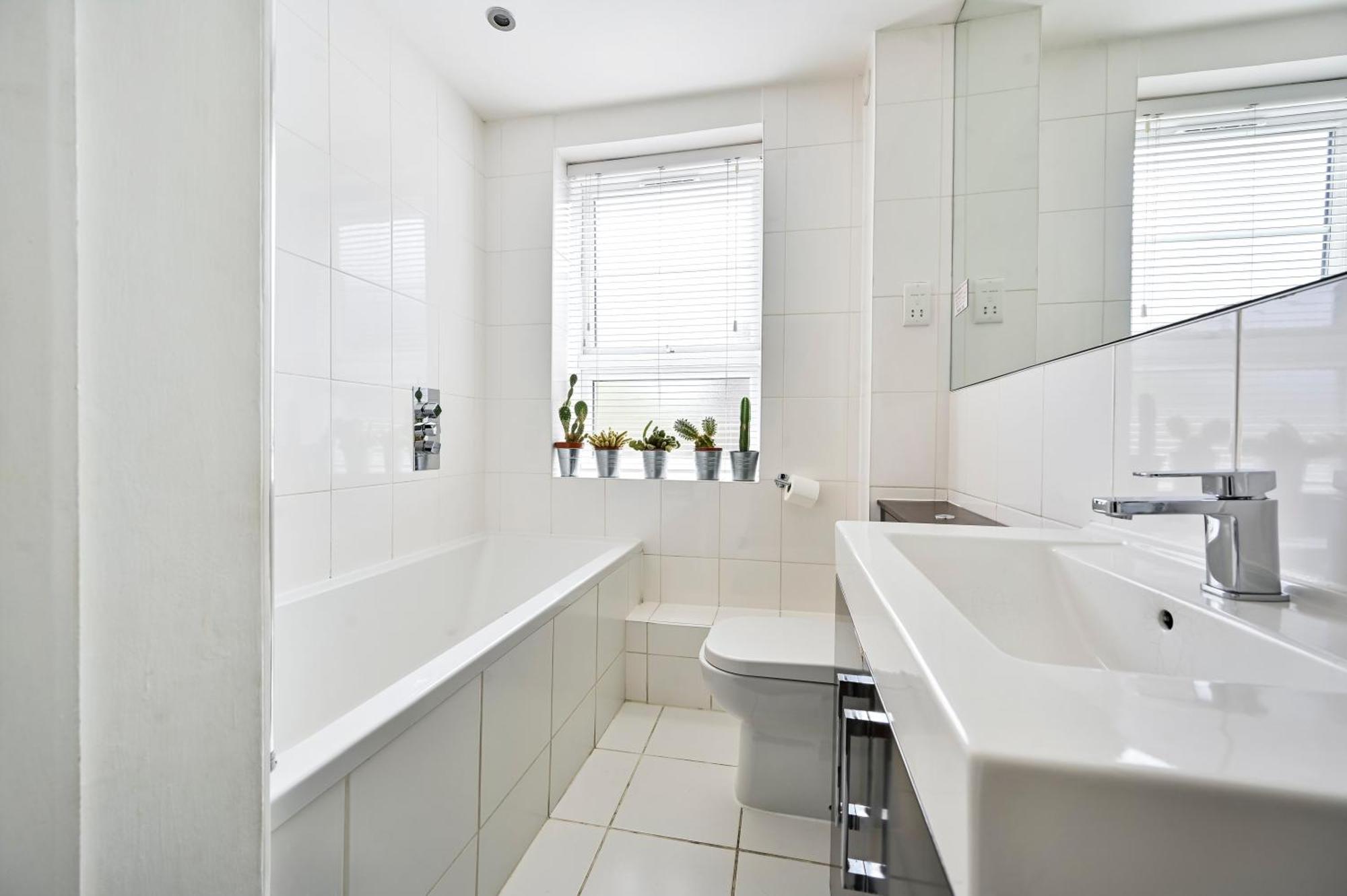 Ferienwohnung Cosy 1-Bed E15, Sleeps 4, 1 Min From Tube Station Near O2 Arena London Exterior foto
