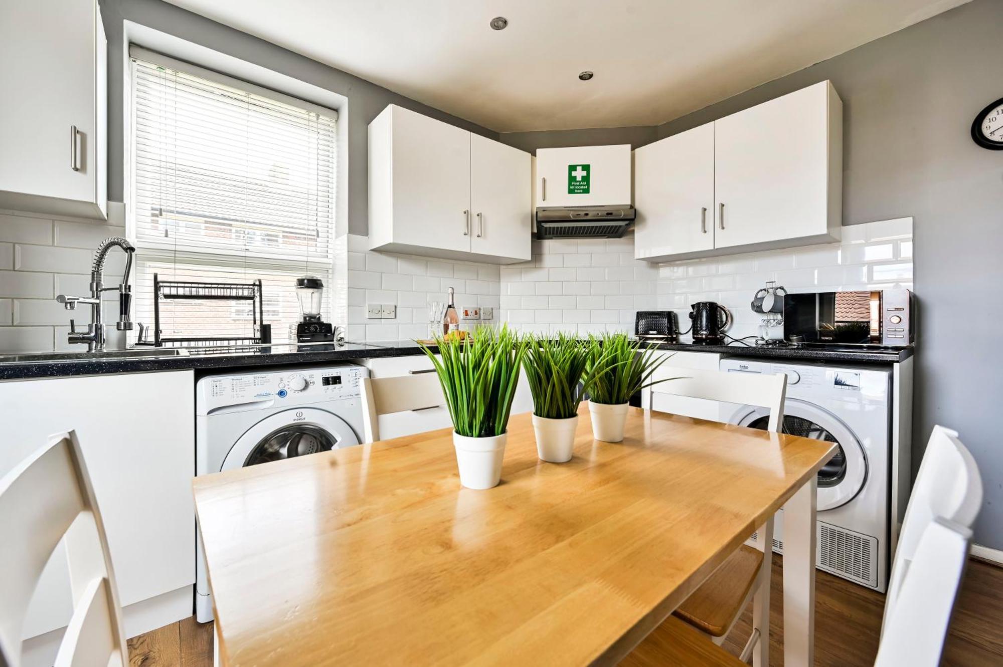 Ferienwohnung Cosy 1-Bed E15, Sleeps 4, 1 Min From Tube Station Near O2 Arena London Exterior foto