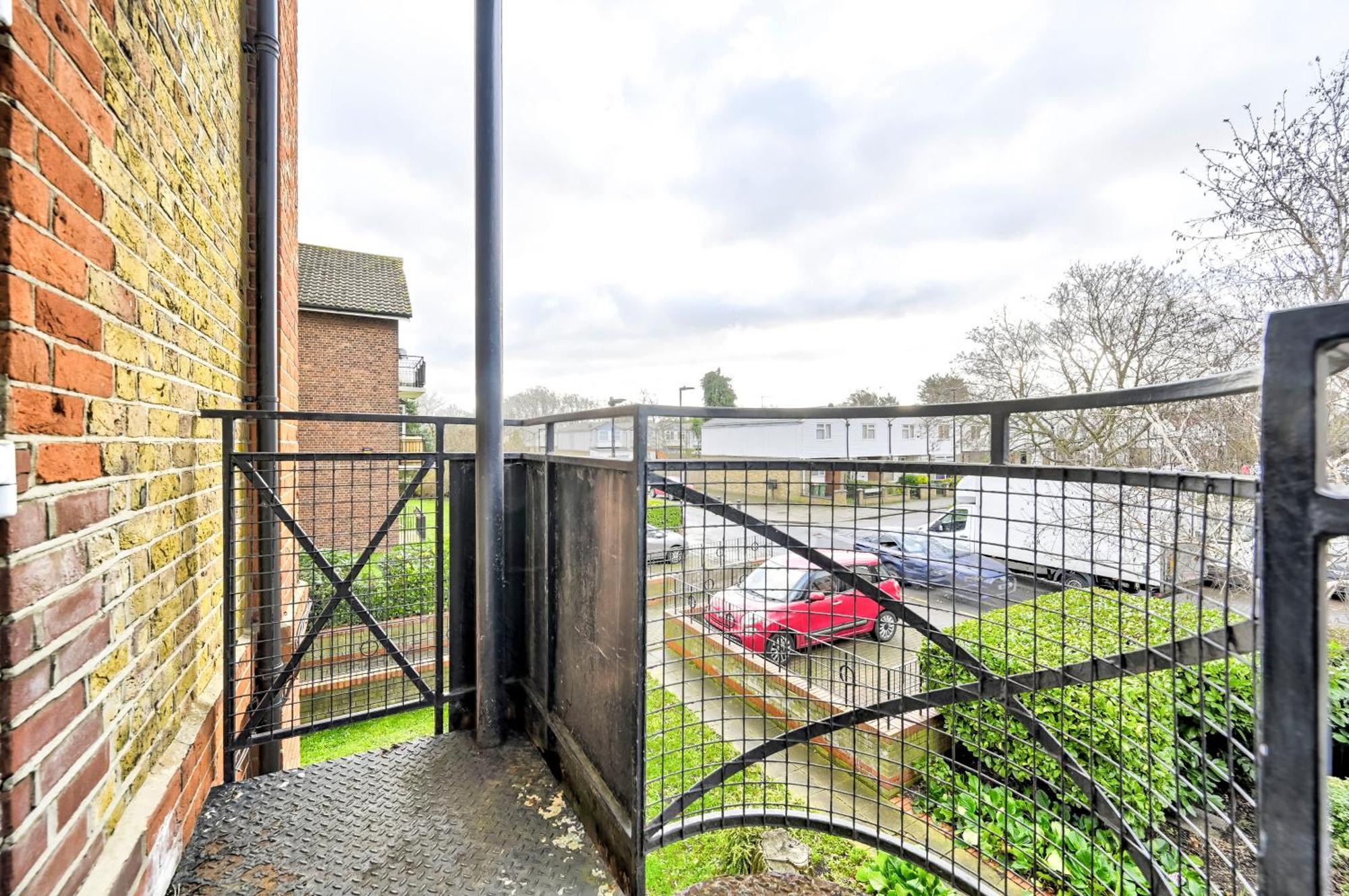 Ferienwohnung Cosy 1-Bed E15, Sleeps 4, 1 Min From Tube Station Near O2 Arena London Exterior foto