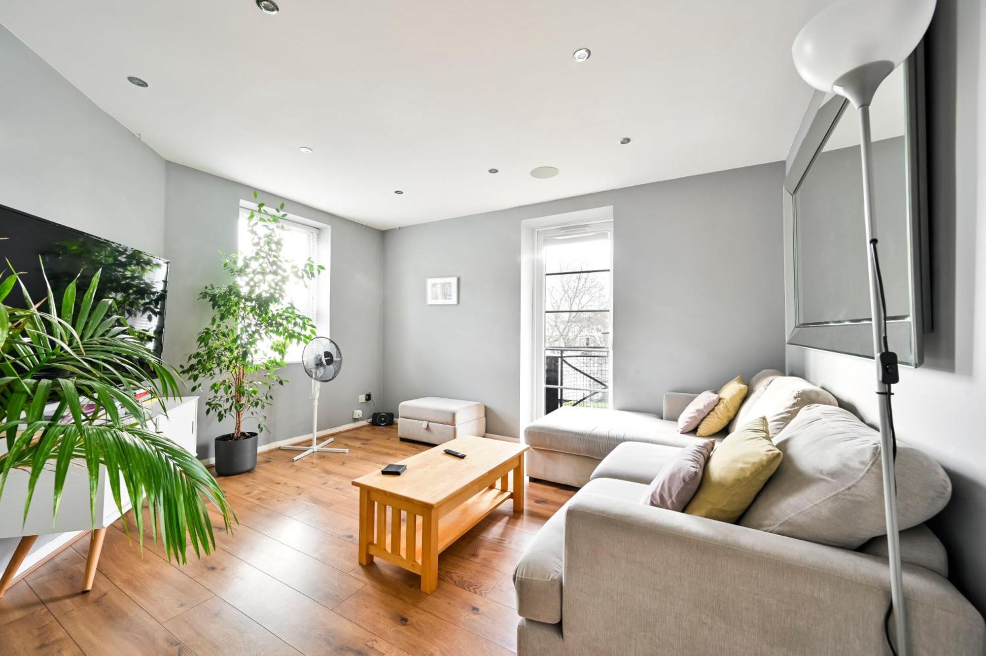 Ferienwohnung Cosy 1-Bed E15, Sleeps 4, 1 Min From Tube Station Near O2 Arena London Exterior foto