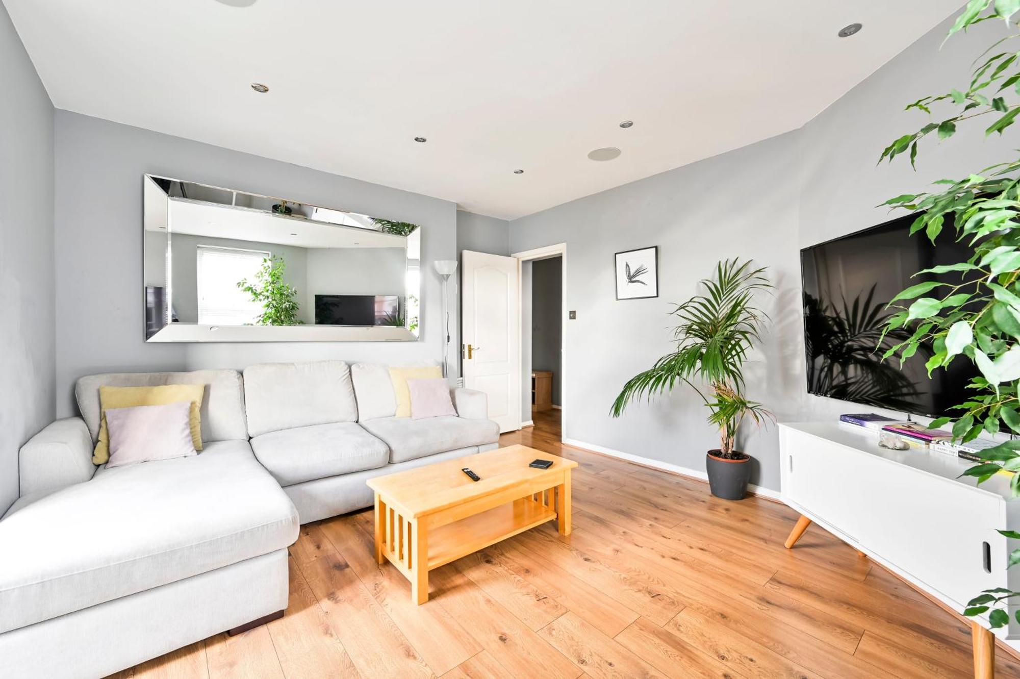 Ferienwohnung Cosy 1-Bed E15, Sleeps 4, 1 Min From Tube Station Near O2 Arena London Exterior foto