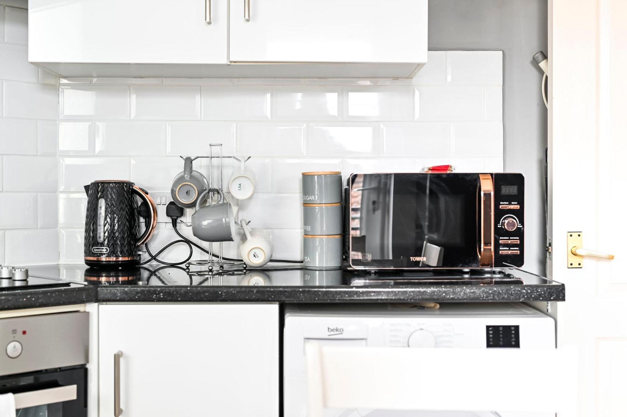 Ferienwohnung Cosy 1-Bed E15, Sleeps 4, 1 Min From Tube Station Near O2 Arena London Exterior foto